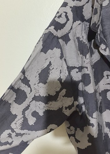 Gri Batik Desenli Kadın Gömlek - Görsel 2