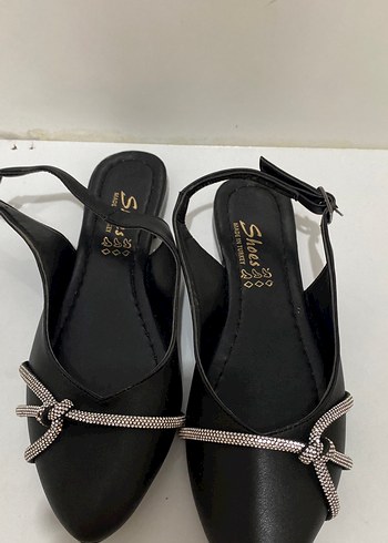 Nine West Siyah Parlak Yılan Desenli Tokalı açık sandelet babet