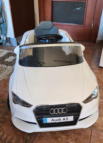 Audi akülü araba