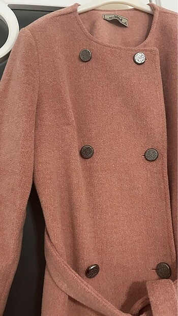Zara 40 beden kaban harika bir model Zara