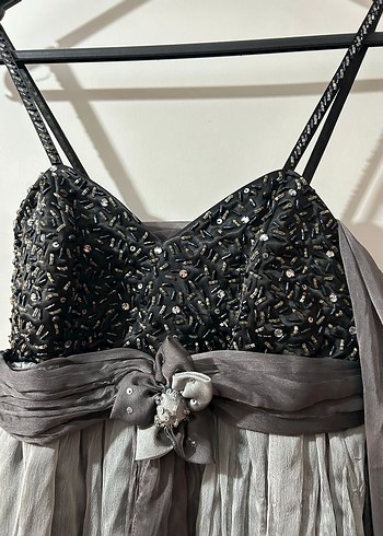 Gri Pileli Uzun Gotik Abiye Elbise - Görsel 2