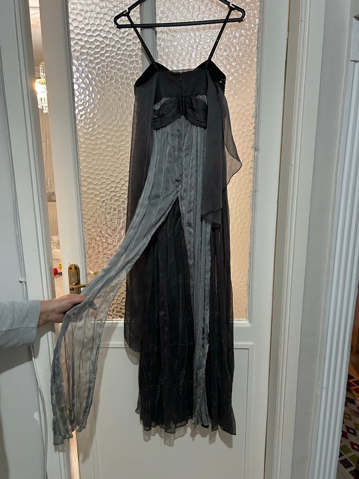 Gri Pileli Uzun Gotik Abiye Elbise - Görsel 3