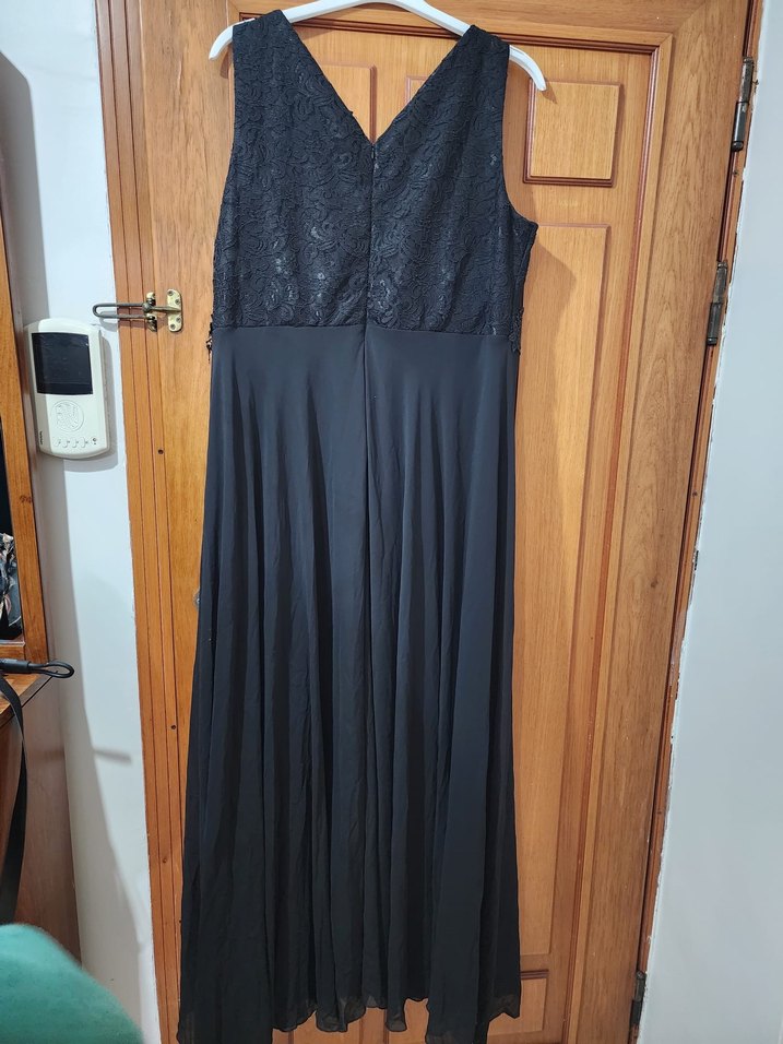 Siyah Dantelli Uzun V Yaka Kadın Abiye Elbise - Görsel 2