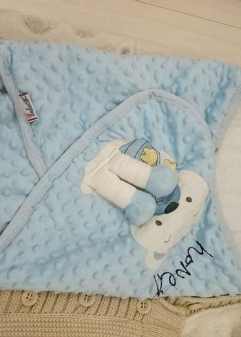 Mavi Nakışlı Örgü Bebek Tulumu - Görsel 5