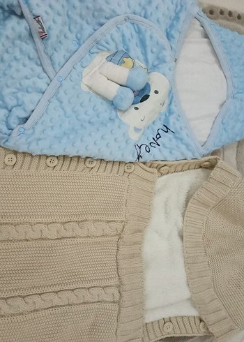 Mavi Nakışlı Örgü Bebek Tulumu - Görsel 4