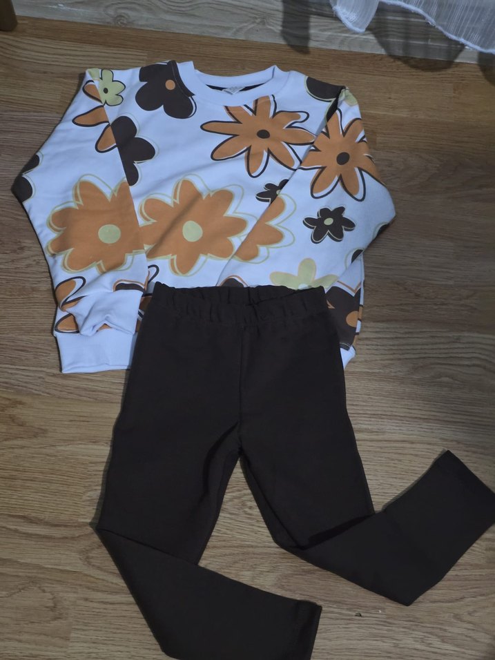 Kız Çocuk Çiçek Desenli Sweatshirt ve Kahverengi Tayt - Görsel 3