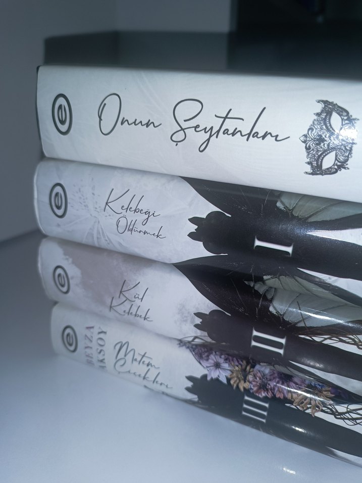 Beyza Aksoydan Kelebeği öldürmek serisiOnun Şeytanları Kitapları - Görsel 3