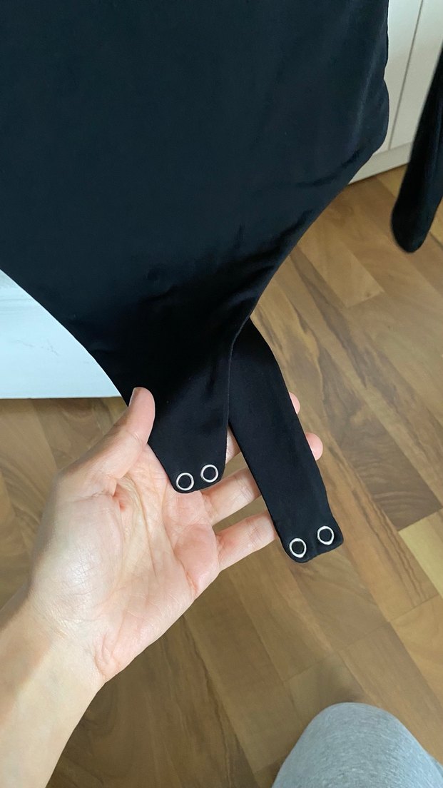 Siyah V Yaka Uzun Kollu Kadın Bluz - Görsel 3