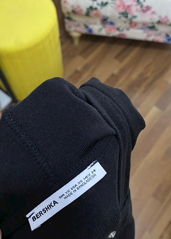 Siyah Kapüşonlu Uzun Kollu Dar Kesim - Görsel 5