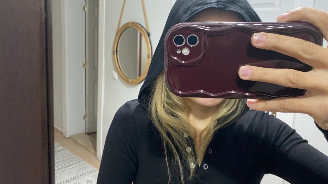 Siyah Kapüşonlu Uzun Kollu Dar Kesim - Görsel 3