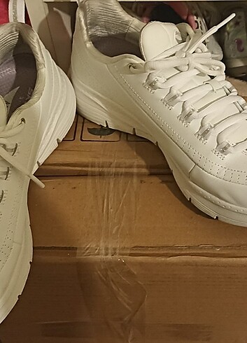 40 Beden Skechers ayakkabı beyaz