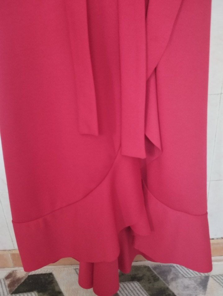 Kısa Kollu, Yüksek Yakalı Kırmızı Uzun Elbise - Görsel 3