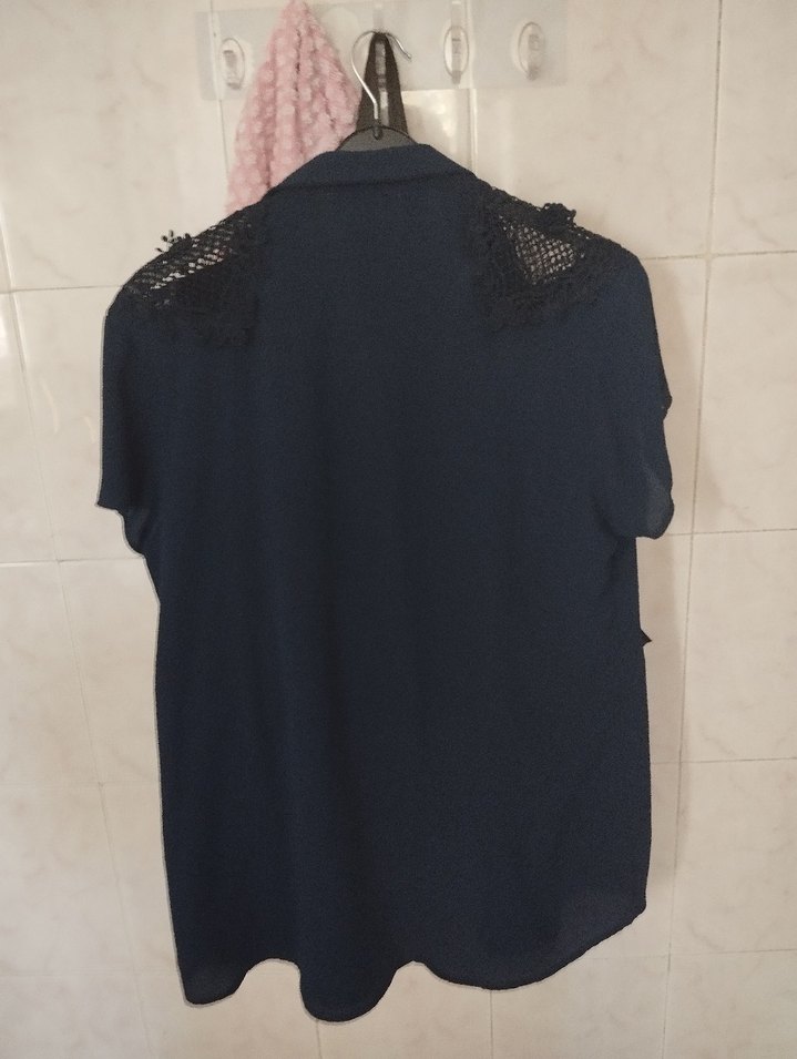 Dantel Detaylı Kısa Kollu Mavi Gömlek - Görsel 2