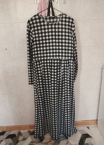 Gri Ekose Desenli Piliseli Uzun Elbise - Görsel 2