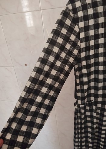 Gri Ekose Desenli Piliseli Uzun Elbise - Görsel 4