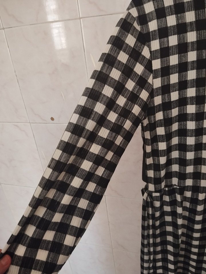 Gri Ekose Desenli Piliseli Uzun Elbise - Görsel 4