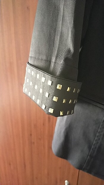 40 Beden Dar kalıp şık bir ceket..travakar kol..