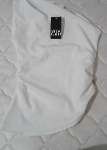 Zara Siyah tek omuzlu asimetrik vücuda tam oturan bluz çok güzel - Görsel 2