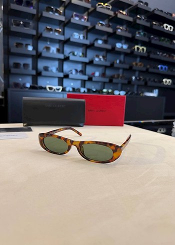 Parlak Gri Tokalı Kadın Güneş Gözlüğü - Görsel 13