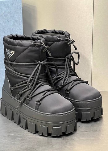 Prada Siyah Deri Bagcikli Kislik Bot