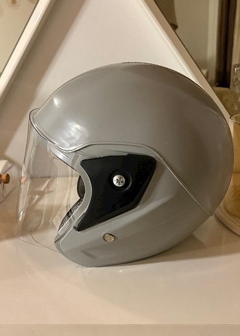 Gri Motosiklet Kaskı - Görsel 3