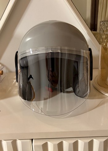 Gri Motosiklet Kaskı - Görsel 3