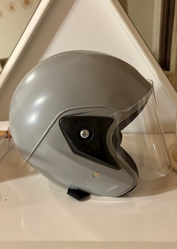 Gri Motosiklet Kaskı - Görsel 4