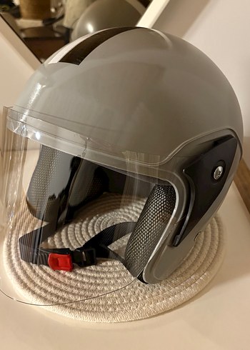 Gri Motosiklet Kaskı - Görsel 4