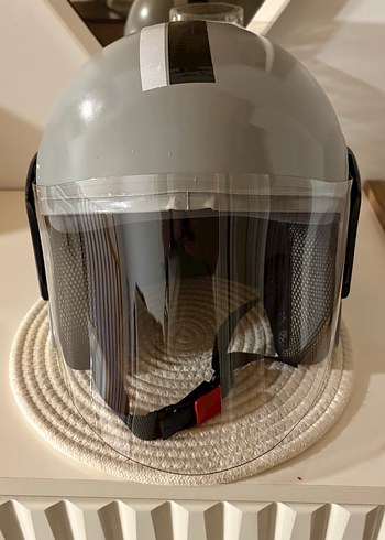 Gri Motosiklet Kaskı - Görsel 2