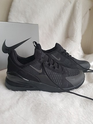Nike air270