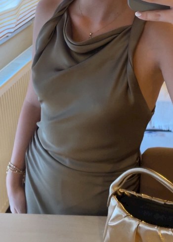 Zara Siklik Ve Rahatlik Haki Saten Drapeli Elbise