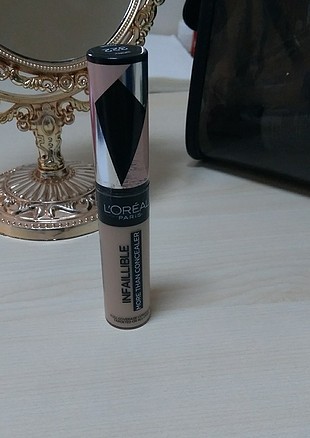 Lorea'l infailible more than concealer