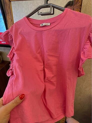 s Beden Zara pembe kolları fırfırlı tshirt