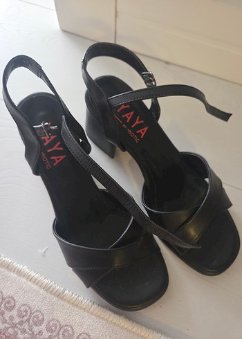 Siyah Topuklu bağcıklı sandalet - Görsel 3