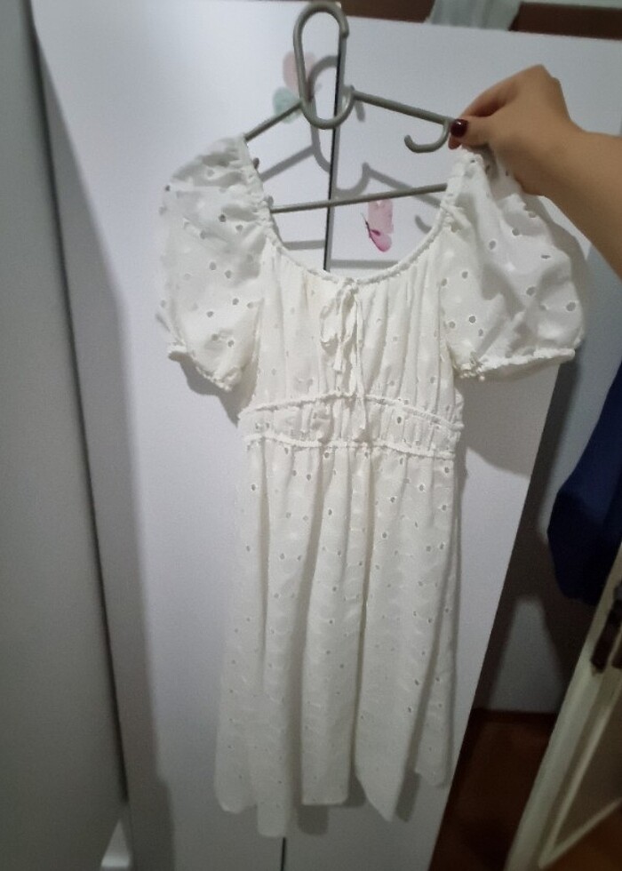 Çiçek desenli beyaz elbise - Görsel 2