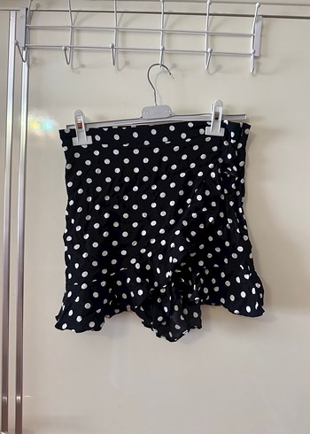 Zara M beden puantiyeli şortlu etek