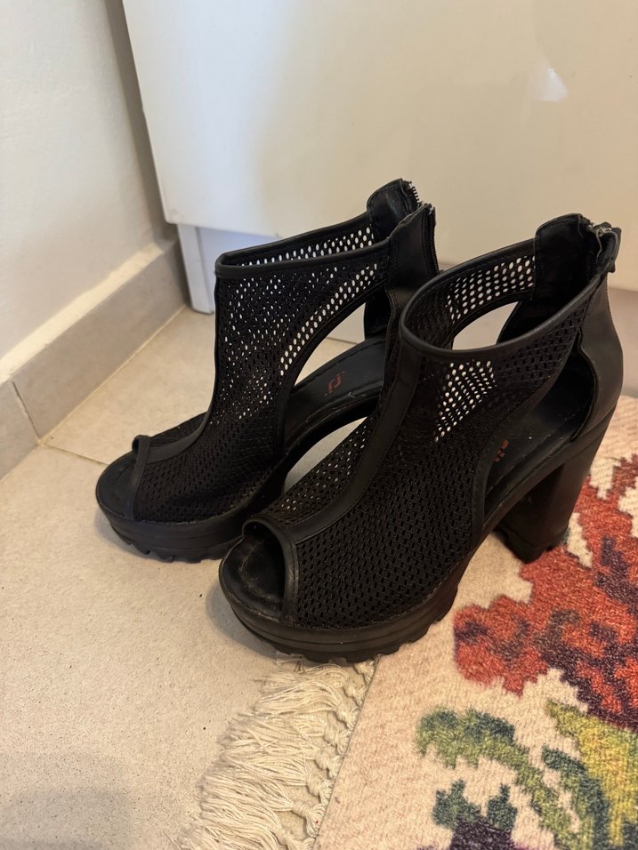 Siyah Platform Topuklu Gotik Kadın Ayakkabı - Görsel 4