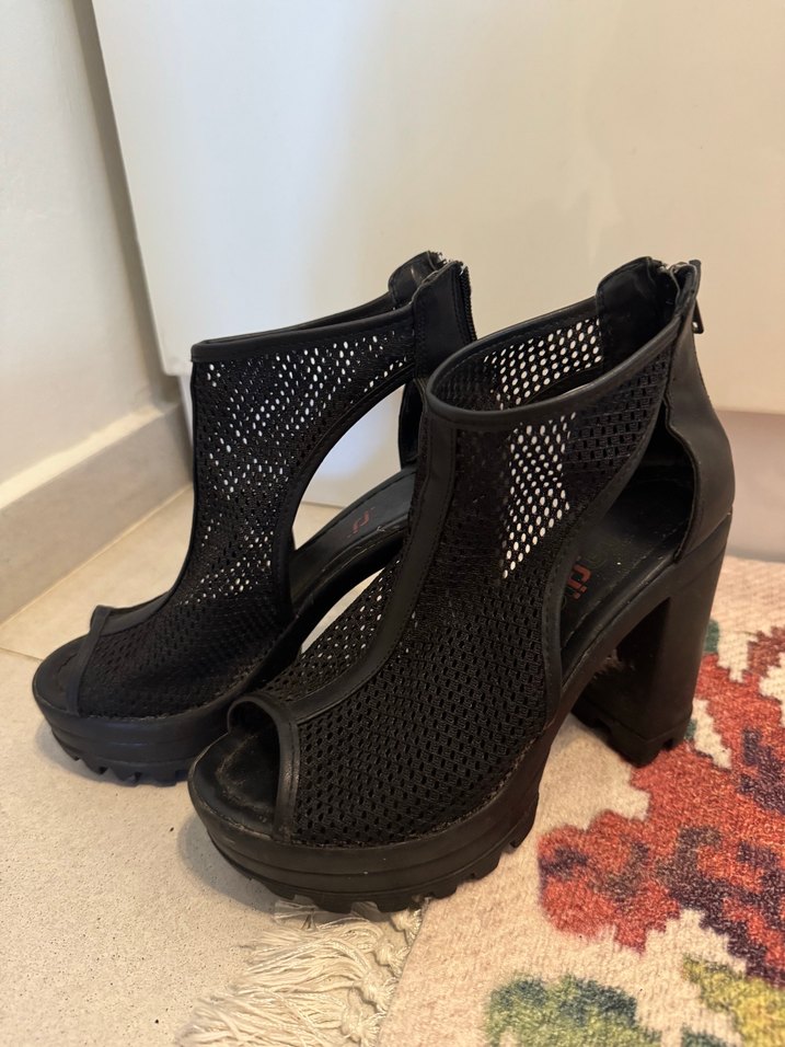 Siyah Platform Topuklu Gotik Kadın Ayakkabı - Görsel 2