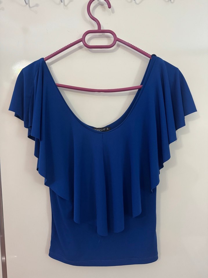 Kadın Mavi Omuzları Açık Fırfırlı Bluz - Görsel 2