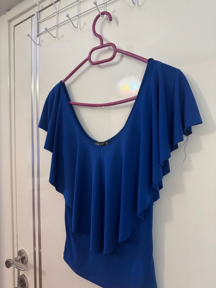 Kadın Mavi Omuzları Açık Fırfırlı Bluz - Görsel 3