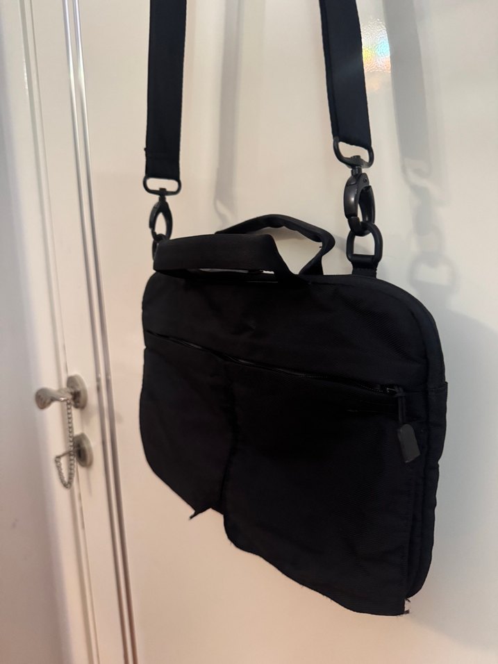 Kadın Siyah Minimalist Laptop Çantası - Görsel 3