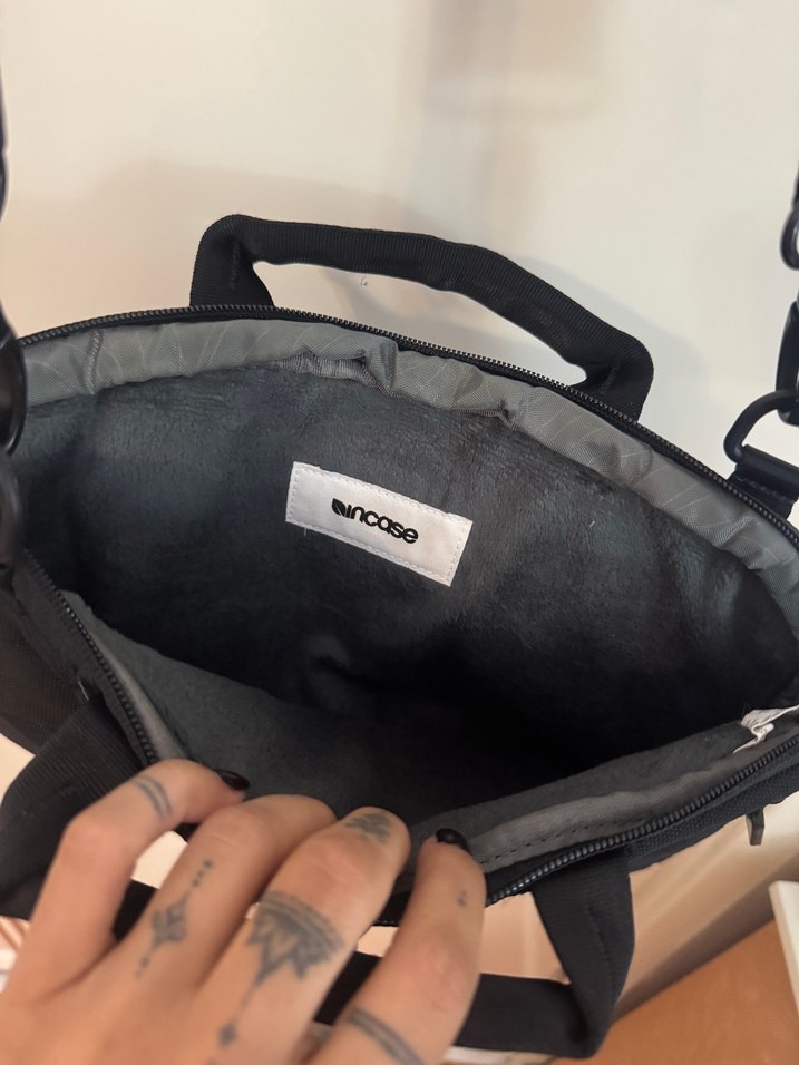 Kadın Siyah Minimalist Laptop Çantası - Görsel 4