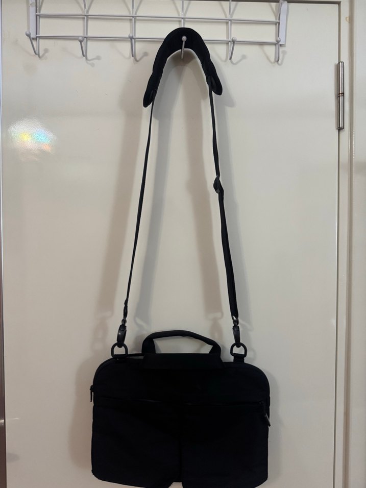 Kadın Siyah Minimalist Laptop Çantası - Görsel 2