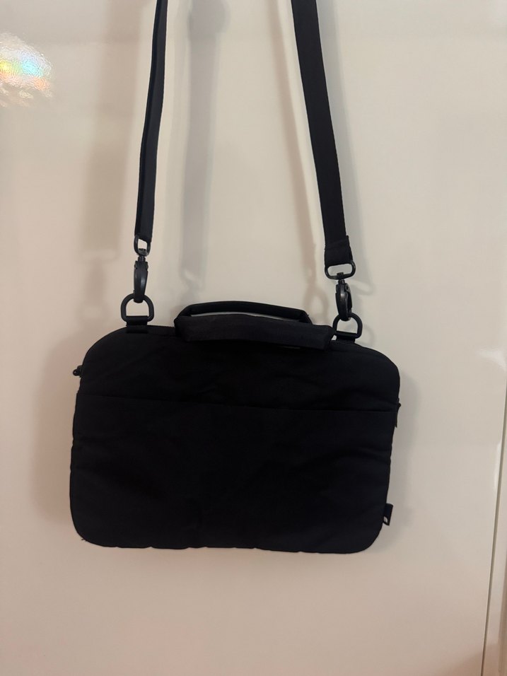 Kadın Siyah Minimalist Laptop Çantası - Görsel 5