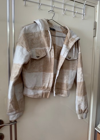 Bej Kapüşonlu Düğmeli Kadın Gömlek - Görsel 4