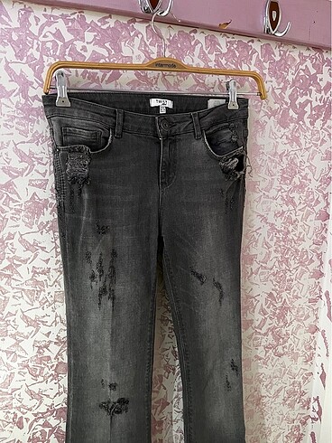 36 Beden gri Renk TWİST 36 beden İspanyol paça jeans bir sıkıntısı yok