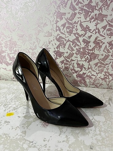 Trendyol & Milla Bootie 39 numara stiletto çok iyi durumda parlak renk