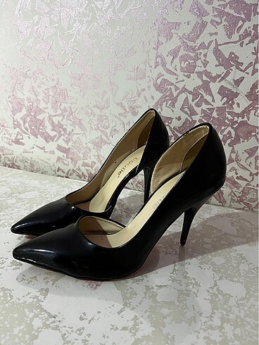 38 Beden siyah Renk Bootie 39 numara stiletto çok iyi durumda parlak renk