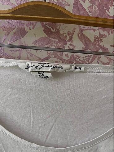 H&M H&M xs beyaz tişört çok rahattır hiçbir problem yoktur