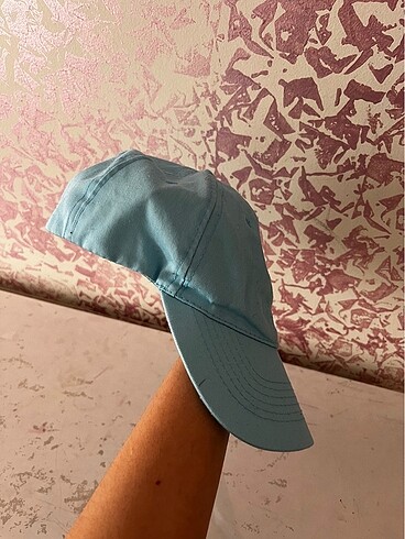 H&M açık mavi şapka 1 kere kullanıldı